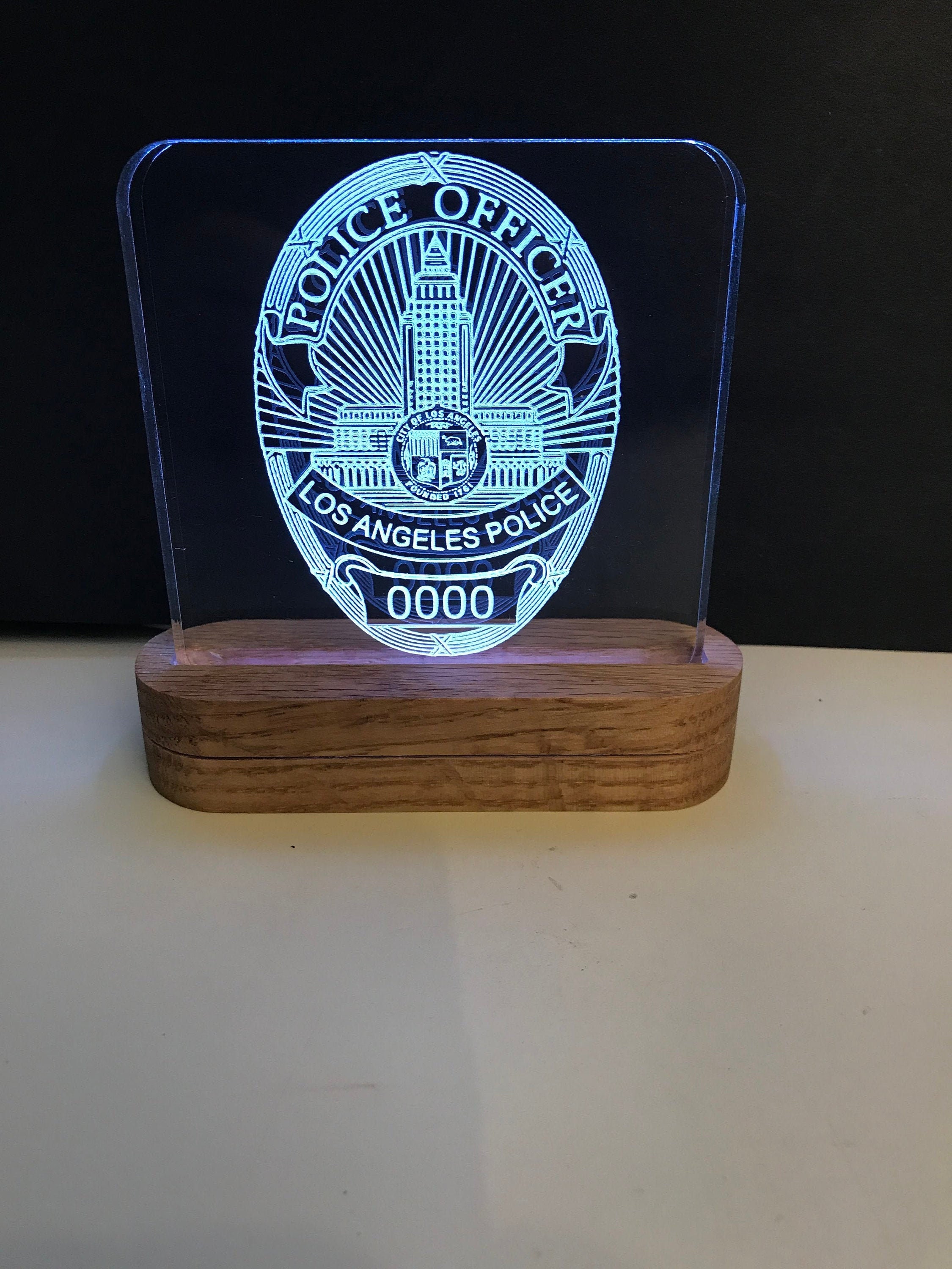 Placa iluminada de acrílico con insignia de LAPD. Insignia de policía, placa  iluminada personalizada con escudo de policía de Los Ángeles - Etsy México, image size:2250x3000