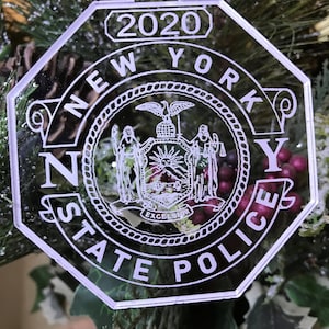 Kerstornament politiebadge staat New York, ornament helder acrylglas, ornament politiebadge