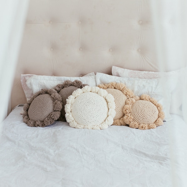 Decor pillow, Crochet pillow, pom-pom pillow, Retro Pom-Pom Pillow, accent round pillow