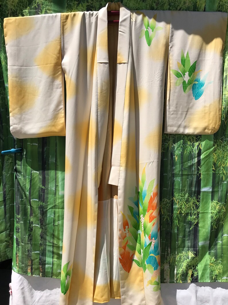 Japanese kimono, pale yellow & pale pink fabric w/printed colourful spring flowers a bit of gold embroidery excellent condition, vintage image 2
