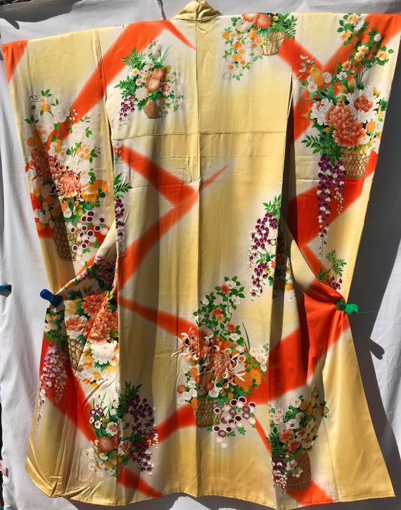 Japanese silky soft yellow & orange kimono (SILK?… - image 1