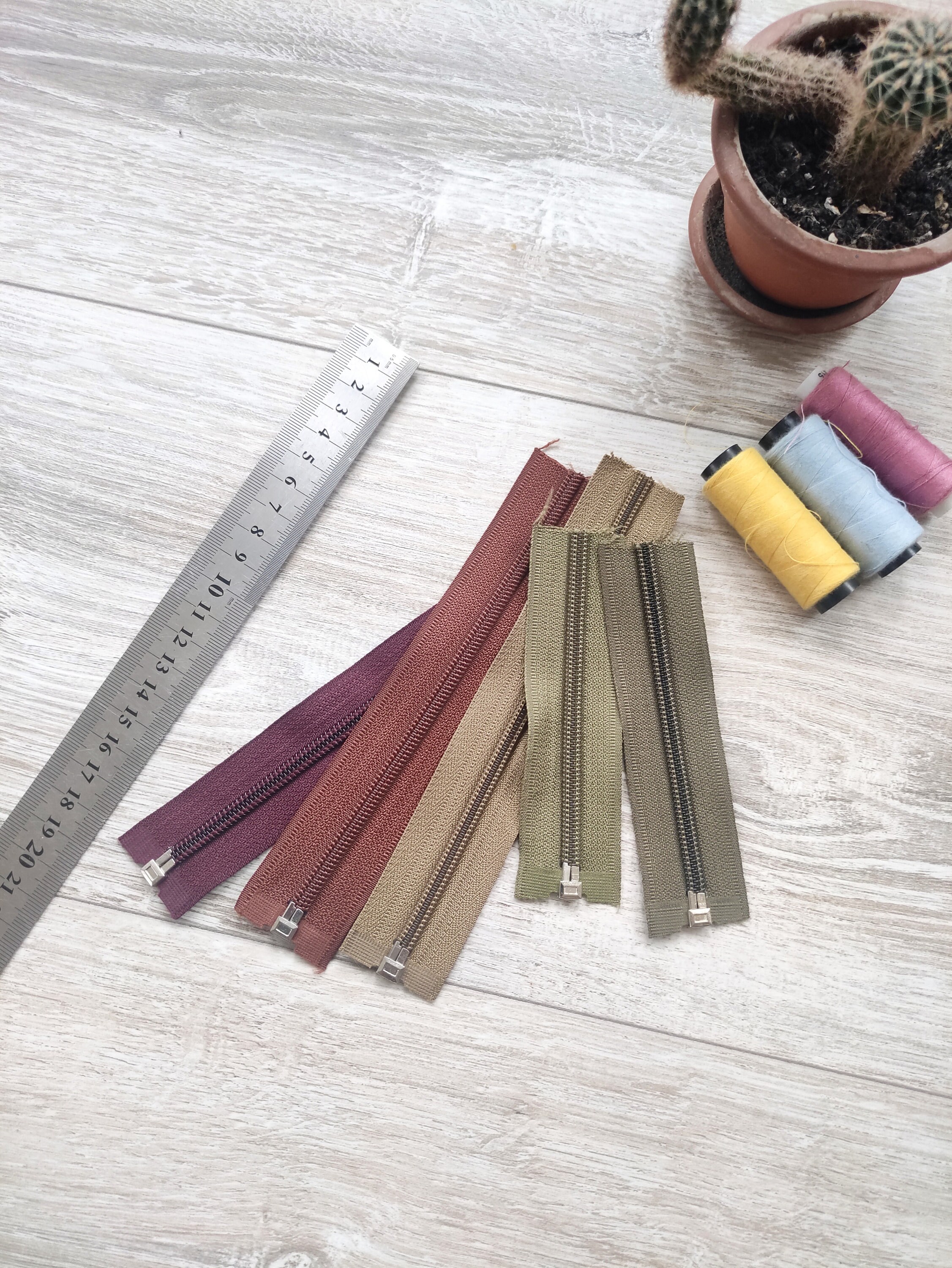 Lot of Black Short Zippers 5 and 3, Bulk Bundle of Zippers for Pockets