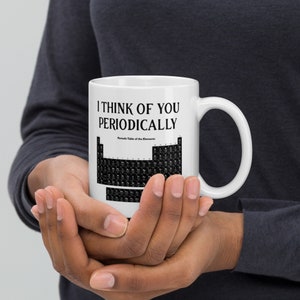 Ich denke in regelmäßigen Abständen an Dich Weiß glänzende Tasse