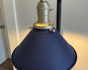 Estilo industrial - Tubería de hierro - Lámpara de mesa rústica - Notre Dame