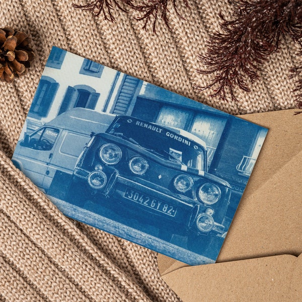 Cyanotype Print 10x15 cm - Postcard -  Renault 8 Gordini - Tirage Papier - Fine Art -Retro - Affiche Vintage - Cyanotype Originale