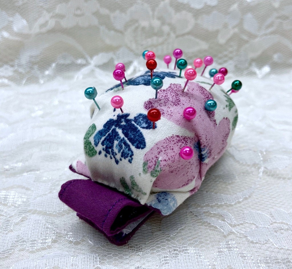 Pin Cushions - Wrist Pin Cushion for Sewing Pincushion with Soft Cotton  Fabric, Pin Patchwork Holder Kunst und Skulpturen & Sewing Blue 