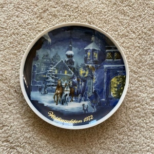 Royal Bayreuth 1972 Germany First Edition Christmas Weinachten Plate 7-1/2 inches in diameter Vintage