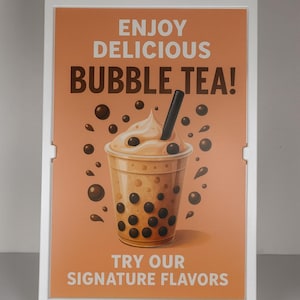 Puede incluir: Cartel publicitario blanco con el texto "Enjoy Delicious Bubble Tea!" y "Try Our Signature Flavors." El cartel presenta una ilustración de té de burbujas con perlas de tapioca y una pajita.
