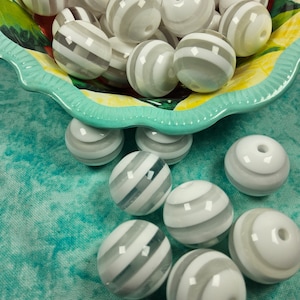 10 Large Acrylic Plastic 20mm Round Heart Gumball Kawaii  Chunky Beads Transparent White