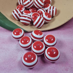 10 Large Acrylic Plastic Resin 20mm Round Chunky Gumball Beads Red/White