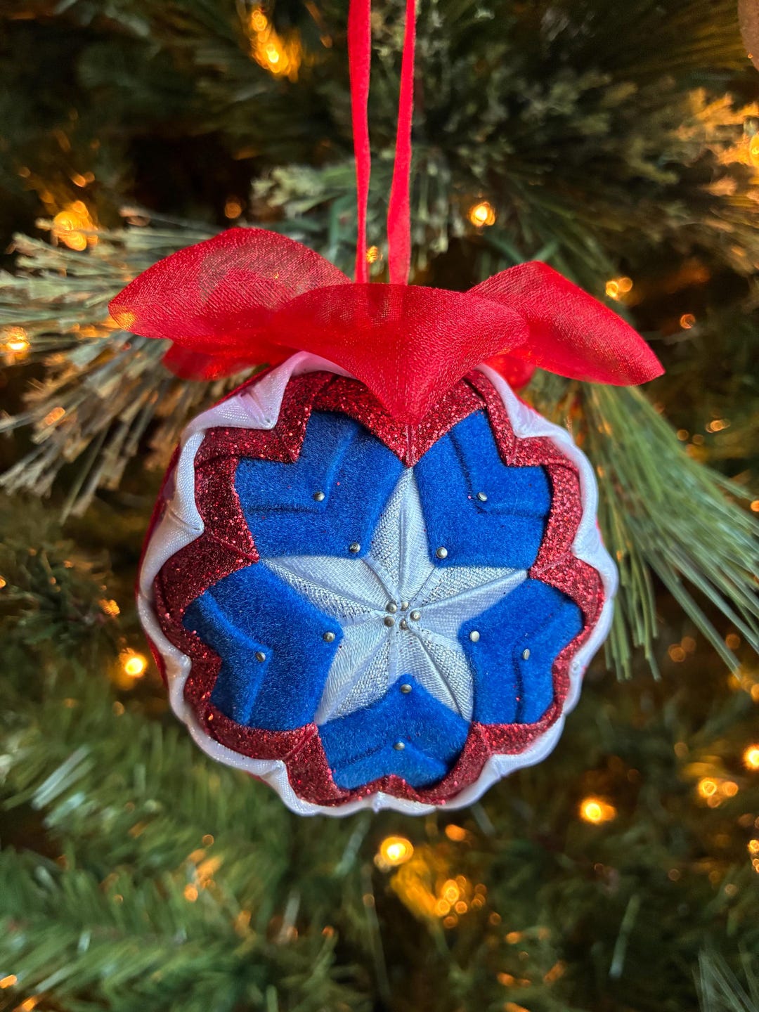Captain America Marvel Avengers Superhero Quilted Ribbon Globe Pin ...
