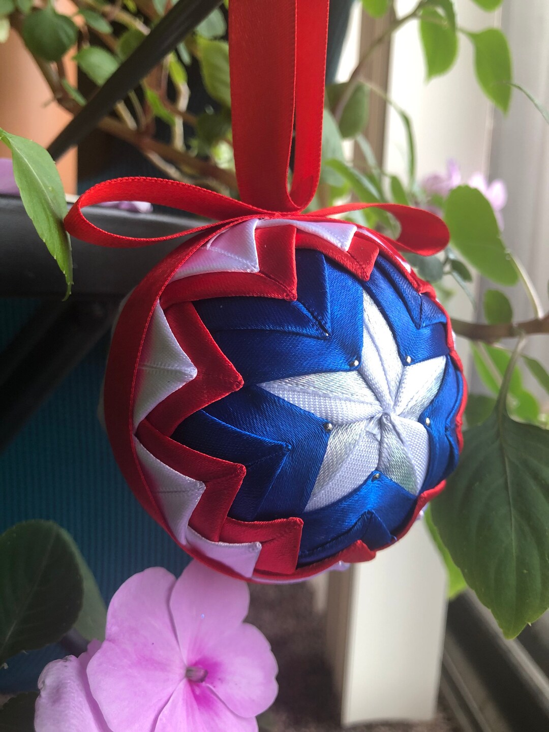Buy Captain America Marvel Avengers Superhero Quilted Ribbon Globe Pin ...