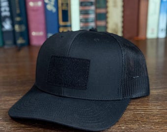 Hook N' Loop Richardson 112 Black Hat with fastener