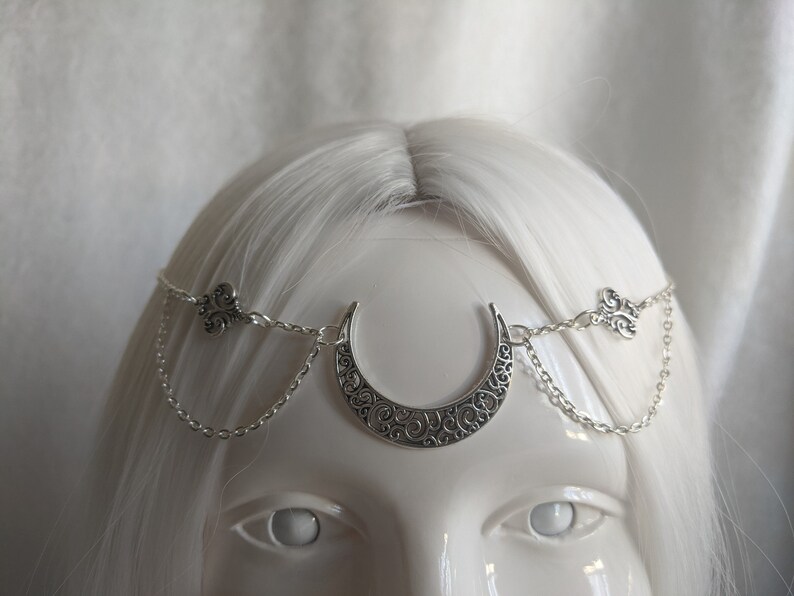 Simple Moon Head Chain image 2