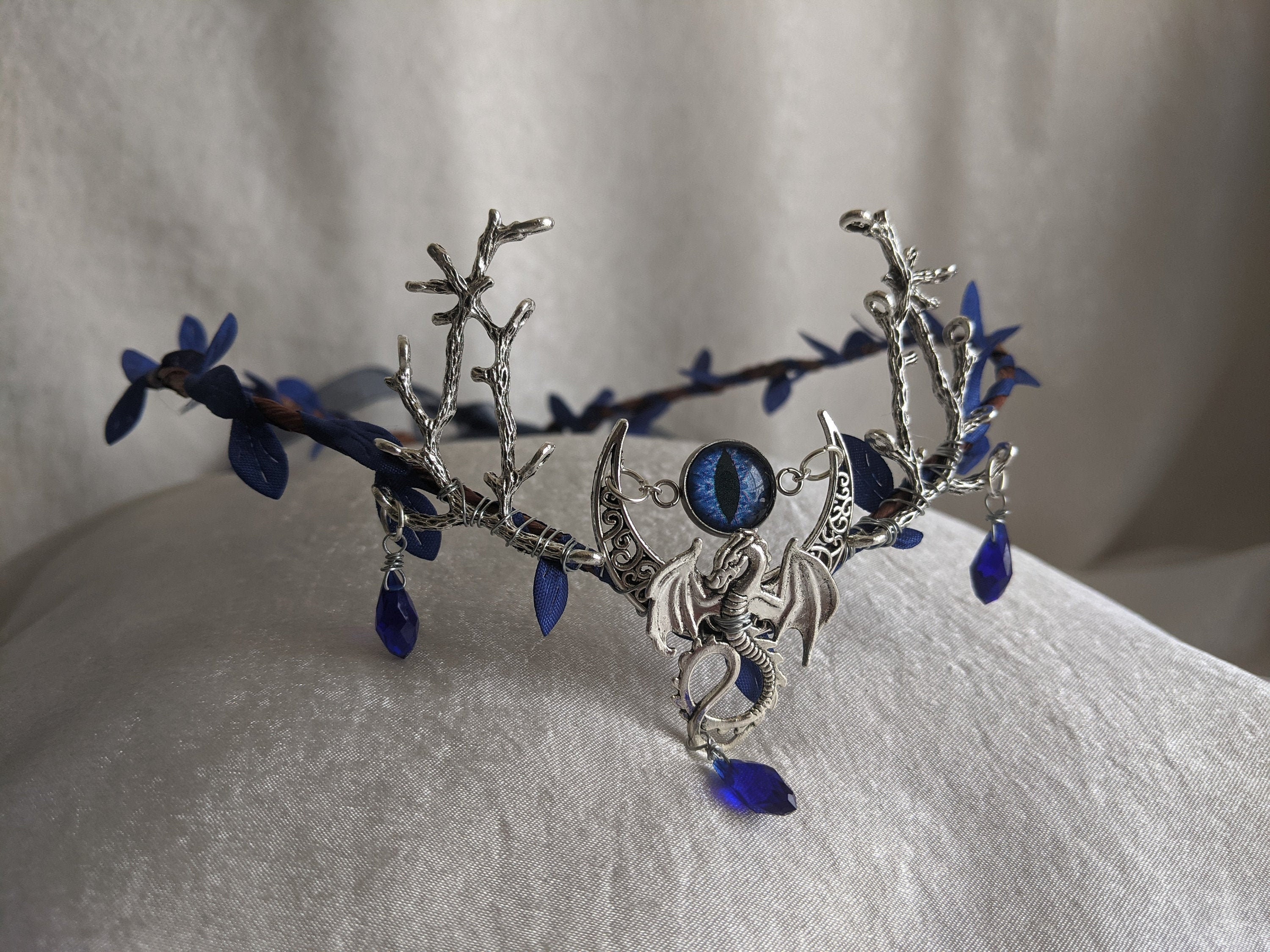 La tiara del bosque mágico del dragón con ramas y cristales de gota -   España
