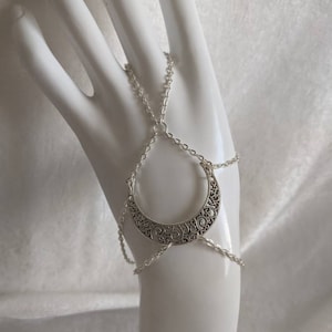 Simple Moon Hand Chain