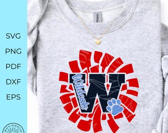 Peut inclure: Un sweat-shirt gris clair à col rond avec un motif représentant une grande lettre W bleu foncé, le mot Wildcats écrit verticalement en bleu clair, entouré de pompons rouges et d'une empreinte de patte bleu clair. Texte SVG, PNG, PDF, DXF, EPS.