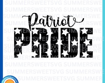 Puede incluir: Diseño gráfico en blanco y negro con el texto "Patriot Pride" en letras negritas. Las letras están rodeadas de estrellas blancas.