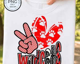 Wildcats PNG, Paz, amor y Wildcats, Diseño de mascota escolar, archivo PNG para camisetas infantiles, imagen imprimible para el día del partido, descarga digital
