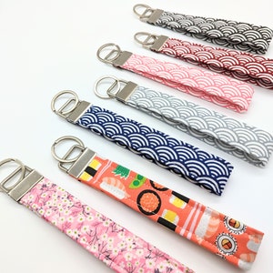 Llavero de tela japonesa, suave al tacto, con anilla resistente, estilo kimono japonés, Liberty, regalo, hecho a mano en el Reino Unido.