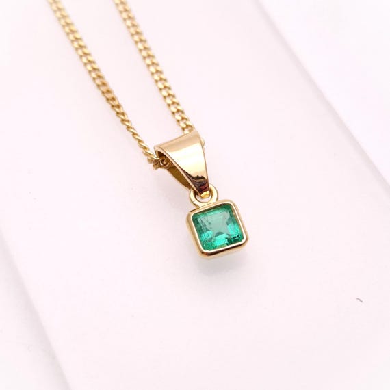 18ct Yellow Gold Square Collet Set Emerald Pendant an… - Gem