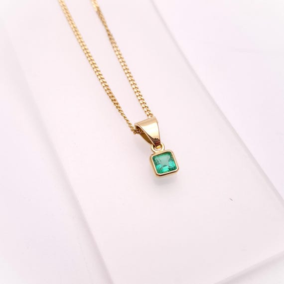 18ct Yellow Gold Square Collet Set Emerald Pendant an… - Gem