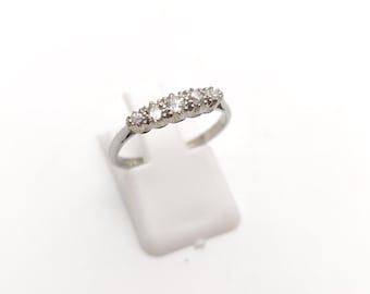 18ct White Gold And Platinum Antique 5 Stone Graduated Diamond Row Ring