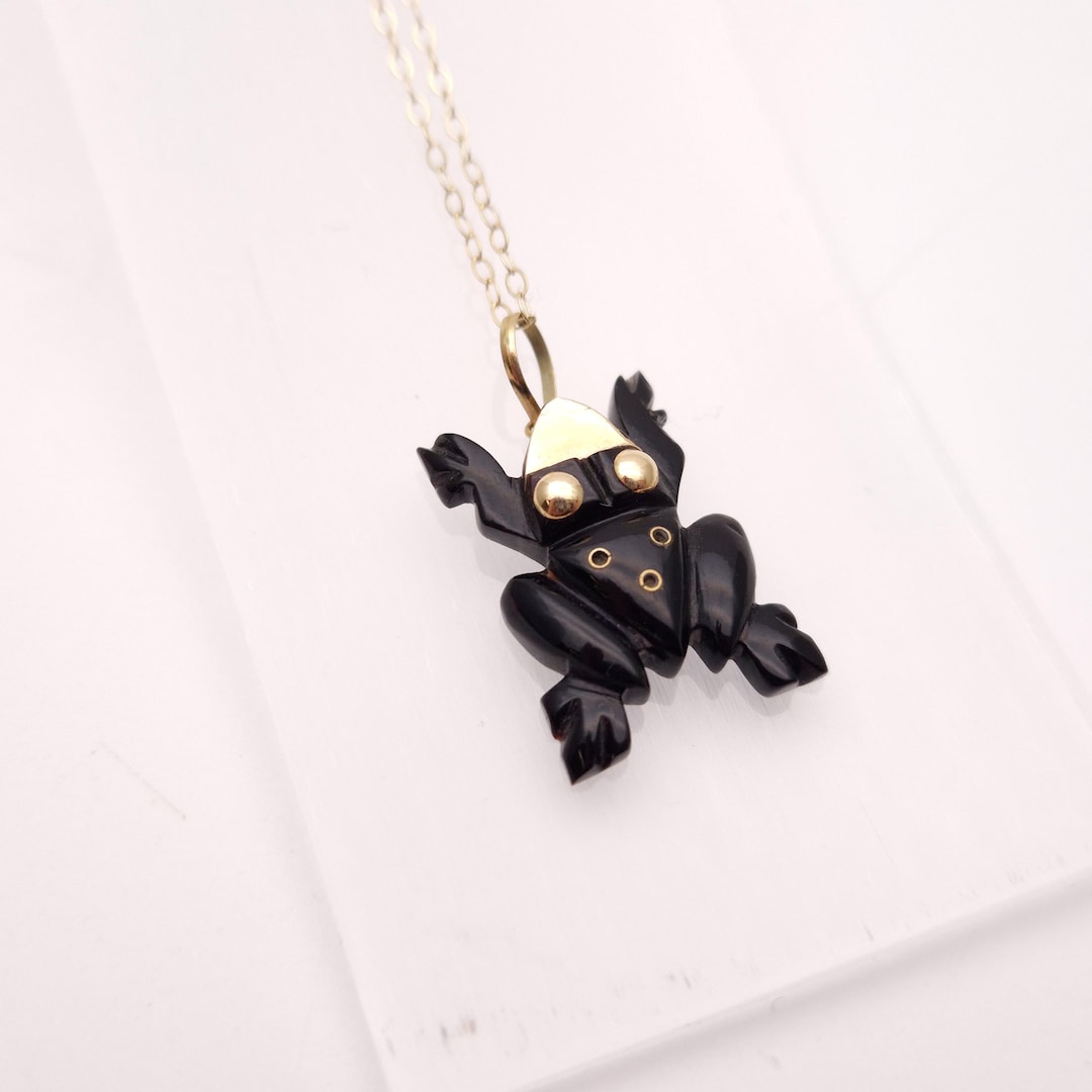 9ct Yellow Gold Vintage / Antique Carved Jet Frog Pendant and Chain ...