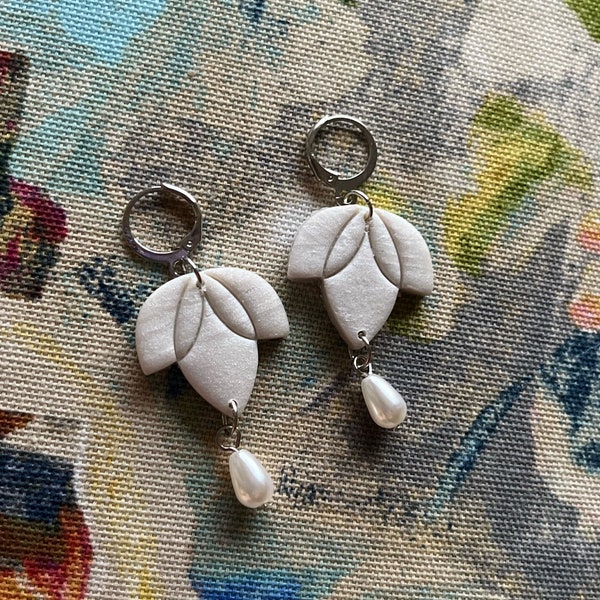 Pearl Flower Earrings | Hypoallergenic Earrings| Earrings for her | Womens Gifts | Gifts for her | Weddings Earrings | Bridal Wear | jewelry