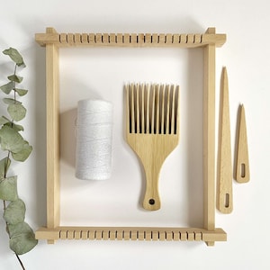 Mini Weaving Loom Kit - Perfect for beginners and children - Weaving Kit with weaving comb, large tapestry needles and warp string