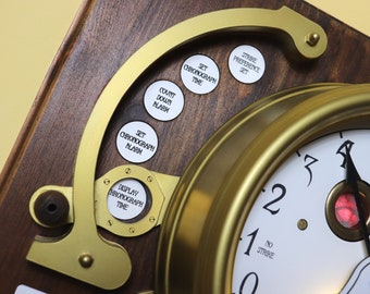 El reloj Steampunk en funcionamiento con motor cronológico