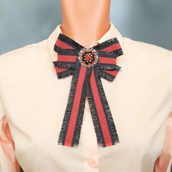 ribbon brooch