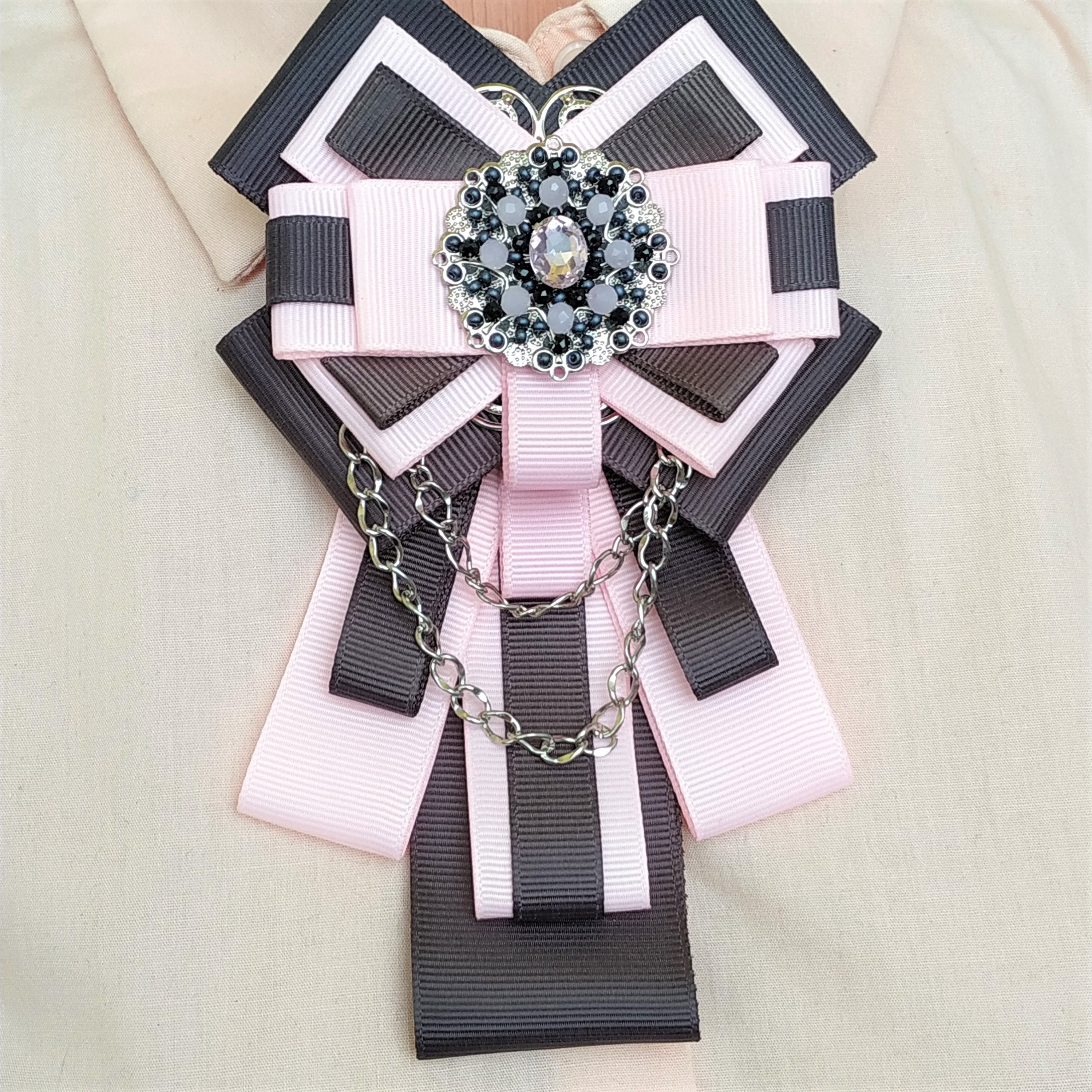 ribbon bow tie brooch