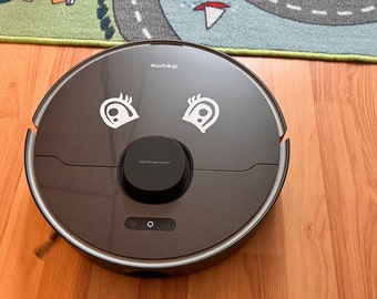 Playful eye sticker for vacuum robots – your helper is looking at you! - suitable for all brands such as Eufy, Roborock, Dreame, Roomba