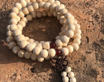 Bracelet ou collier blanc bois santal 108 perles Tibet méditation