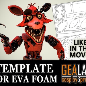 Könnte beinhalten: Eine rot-braune Foxy the Pirate Animatronic-Figur mit einem schwarzen Haken als Hand. Die Figur hat einen großen offenen Mund mit weißen Zähnen und trägt eine Augenklappe. Das Bild enthält auch eine Vorlage und den Text "LIKE IN THE MOVIE".