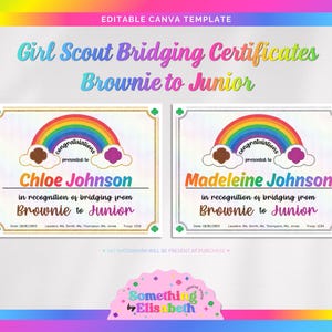 Peut inclure: Deux certificats de passage des Girl Scouts, "Brownie à Junior", présentent un arc-en-ciel, des nuages et les noms de Chloe Johnson et Madeleine Johnson. Les certificats ont une bordure dorée et sont placés sur un fond dégradé coloré.