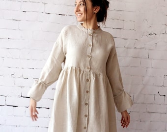 Abito lungo in lino beige: dettagli con volant, abbigliamento estivo boho
