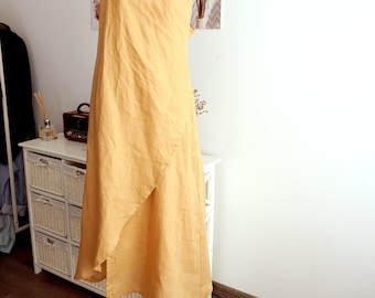 Abito avvolgente in lino color cammello: abbigliamento caftano asimmetrico