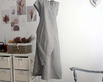 Abito avvolgente in lino grigio: caftano asimmetrico, abbigliamento estivo in lino