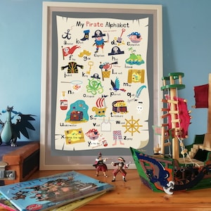 Póster del alfabeto pirata A2 con lindas ilustraciones, impresión de arte de pared perfecta para la decoración del dormitorio de los niños, divertido y educativo.