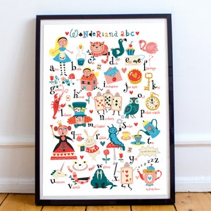 Impression alphabet Alice au pays des merveilles, taille A3 imprimée sur du papier de qualité, impression d'art mural unique et amusante pour chambre d'enfant ou chambre d'enfant