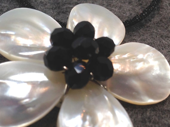 WHITE MOTHER of PEARL Flower Neclace,  Pendant - image 4