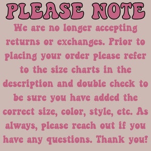 Puede incluir: Texto rosa sobre un fondo beige claro que dice "PLEASE NOTE" seguido de un mensaje que indica que ya no se aceptan devoluciones ni cambios. El mensaje anima a los compradores a consultar las tablas de tallas en la descripci&oacute;n y a comprobar cuidadosamente su pedido antes de realizarlo. Tambi&eacute;n anima a los compradores a ponerse en contacto con el vendedor si tienen alguna pregunta. El mensaje termina con "Thank you!"