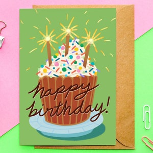 Carte de petit gâteau d'anniversaire A6 | Carte de joyeux anniversaire, jolie carte de cupcake, illustrée, carte d'anniversaire pour lui, carte d'anniversaire cool, colorée