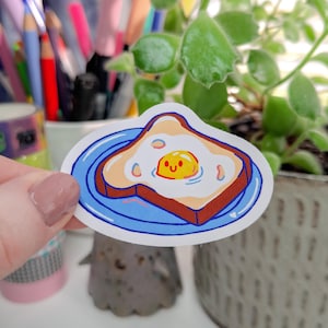 Pegatina de huevo sobre tostada, huevo kawaii, desayuno lindo, huevo frito, amante de los huevos, arte culinario, ilustración de huevo, pegatina de diario, pegatina de botella de agua