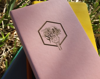 Journal abeille gravé en similicuir, papier 100 g/m² Carnet de croquis compact format voyage Bloc-notes journal plusieurs couleurs Papier à croquis abeille dans le chardon