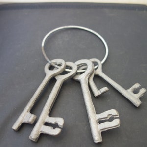 Vintage large set of Jailer's keys novelty key set art piece prop  very cool heavy metal set of 5