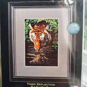 OOP Vintage Dimensions "Tiger Reflection" #6961 Gold Collection Petites NUEVO RARO 2003