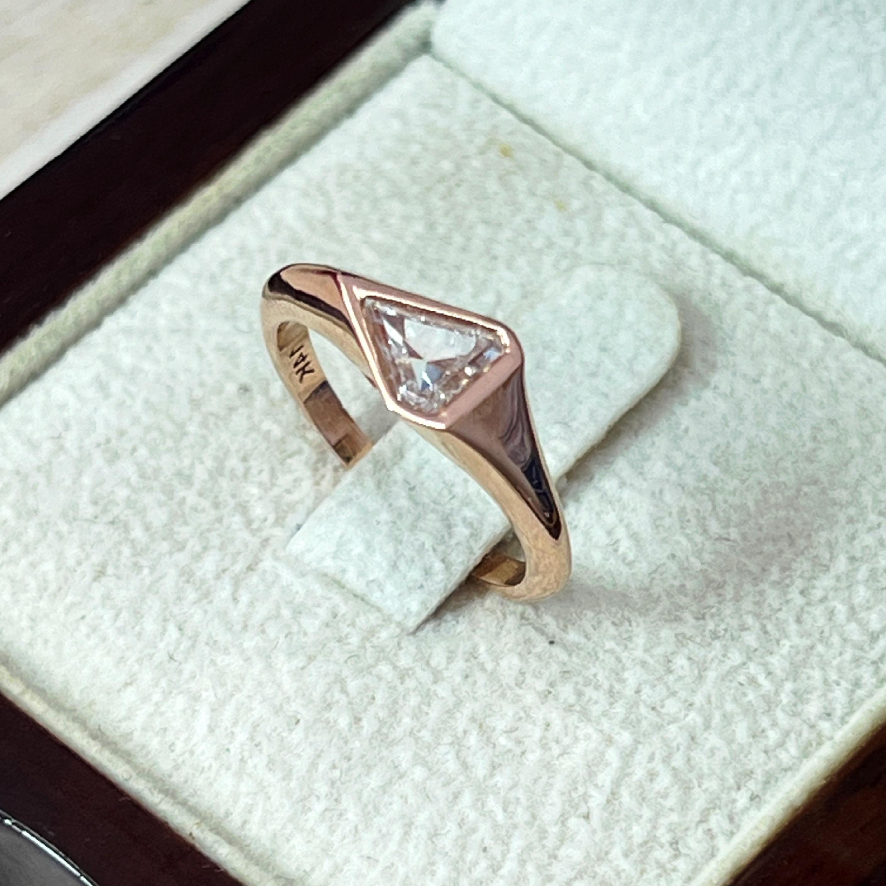 Einzigartiger Bezel Diamantring, Einzigartiger Diamant Siegelring, Natürlicher Diamantring, 14k Gelbgold Diamantring, Unisex Diamantring